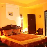 Saket Inn